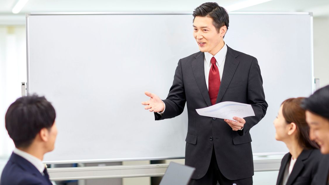 đặc điểm phong cách lãnh đạo dân chủ