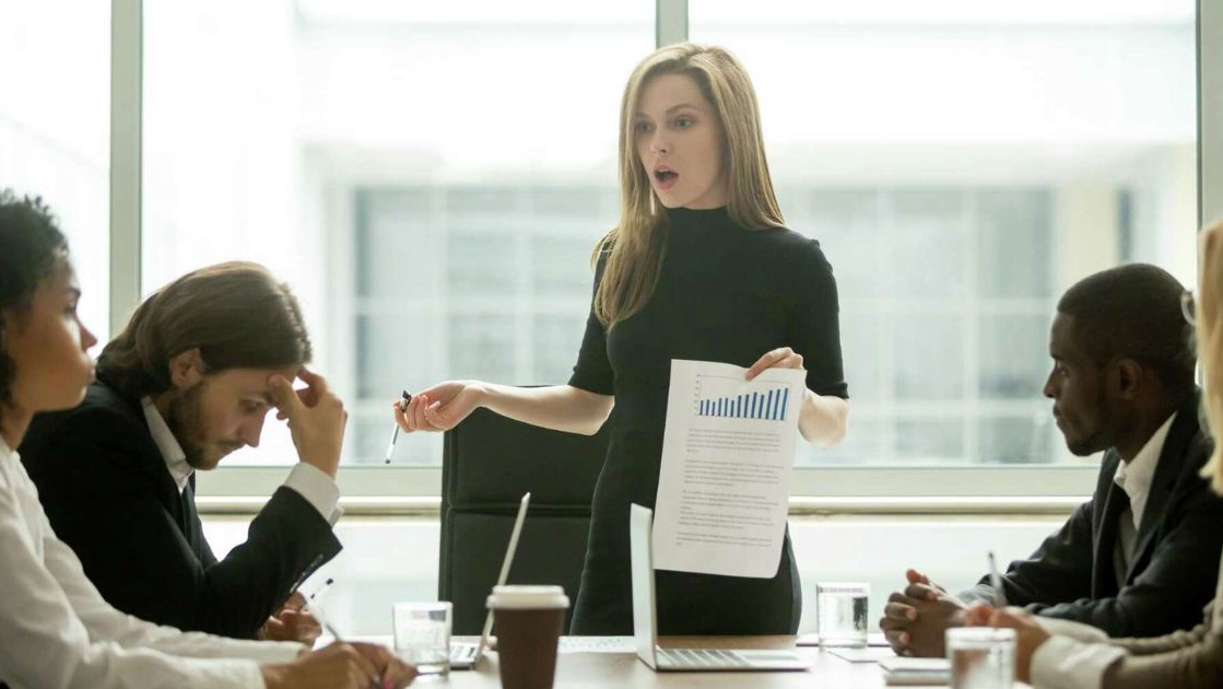 khi nào nên áp dụng phong cách lãnh đạo độc đoán